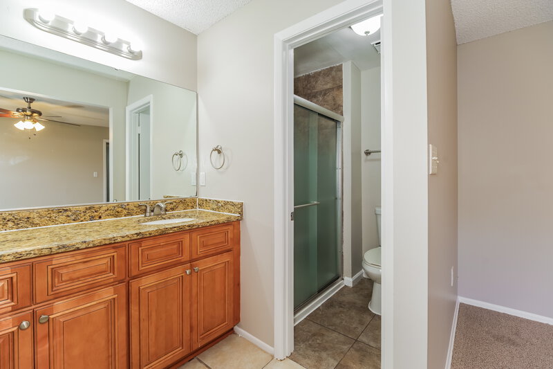 1,715/Mo, 1022 Dusseldorf Ave NW Palm Bay, FL 32907 Main Bathroom View