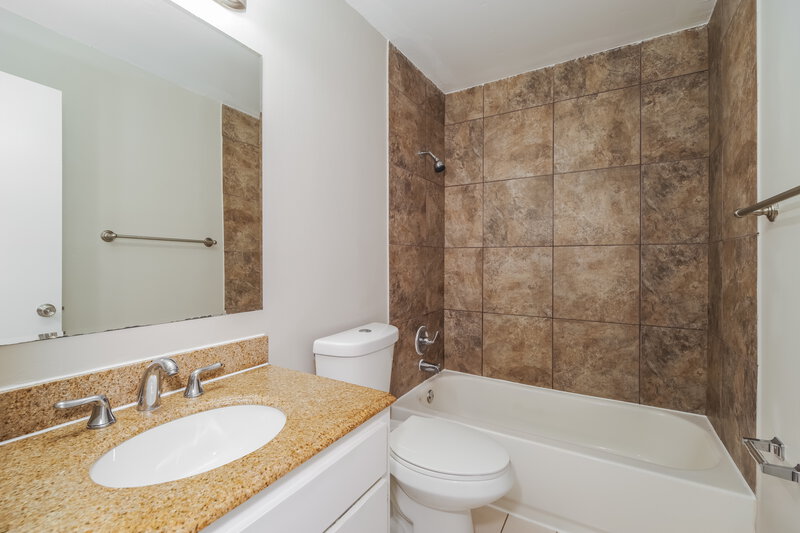 1,715/Mo, 1022 Dusseldorf Ave NW Palm Bay, FL 32907 Bathroom View
