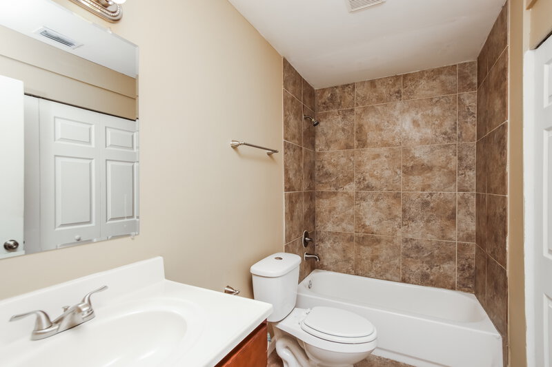 1,920/Mo, 361 Breezeway Ave NE Palm Bay, FL 32907 Bathroom View