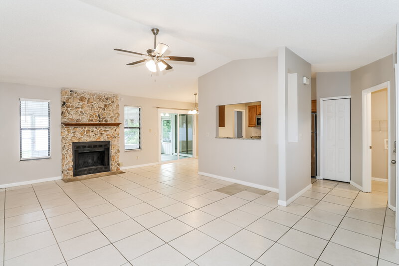 1,775/Mo, 948 Highland Ave NW Palm Bay, FL 32907 Living Room View 2