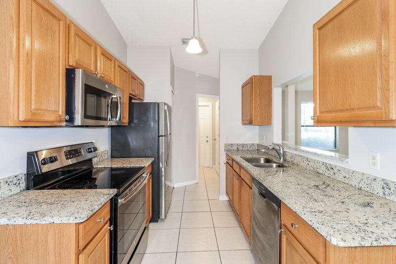 1,775/Mo, 948 Highland Ave NW Palm Bay, FL 32907 Kitchen View 2