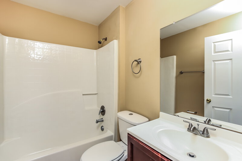 1,810/Mo, 718 Reading St SE Palm Bay, FL 32909 Bathroom View