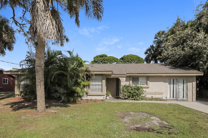 1,980/Mo, 900 Elkcam Blvd Cocoa, FL 32927 External View