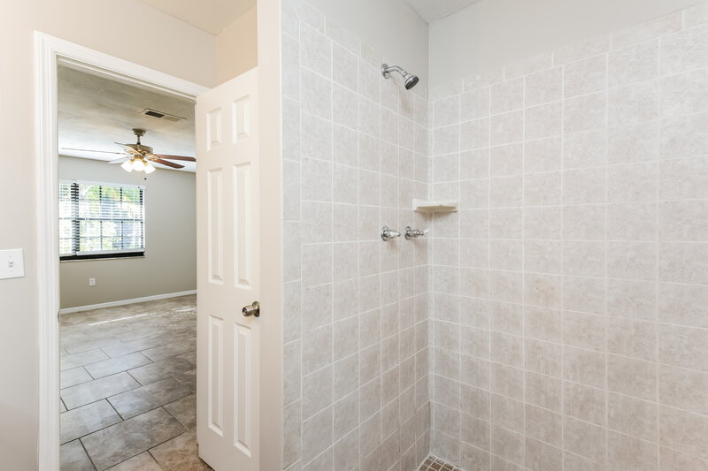 1,900/Mo, 4250 Delespine Rd Cocoa, FL 32927 Main Bathroom View 2