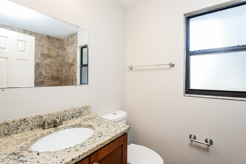 1,900/Mo, 4250 Delespine Rd Cocoa, FL 32927 Bathroom View