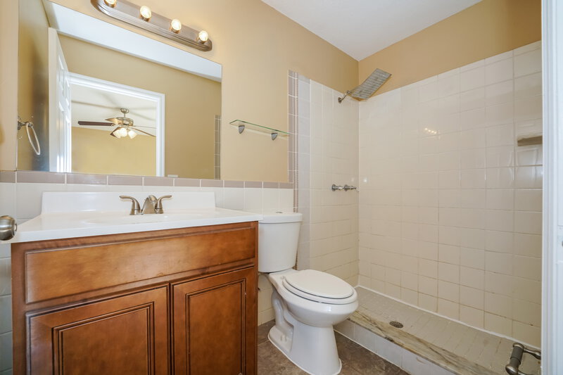 2,710/Mo, 6057 Balsam St Cocoa, FL 32927 Main Bathroom View