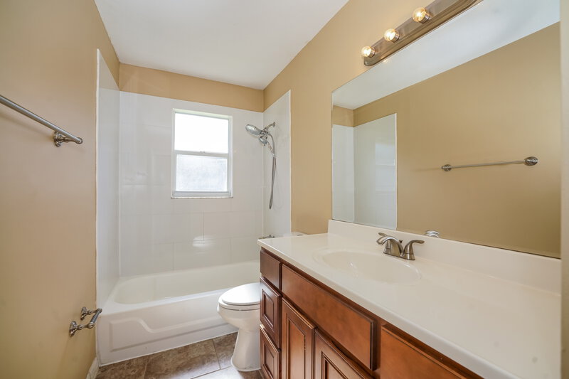 2,710/Mo, 6057 Balsam St Cocoa, FL 32927 Bathroom View