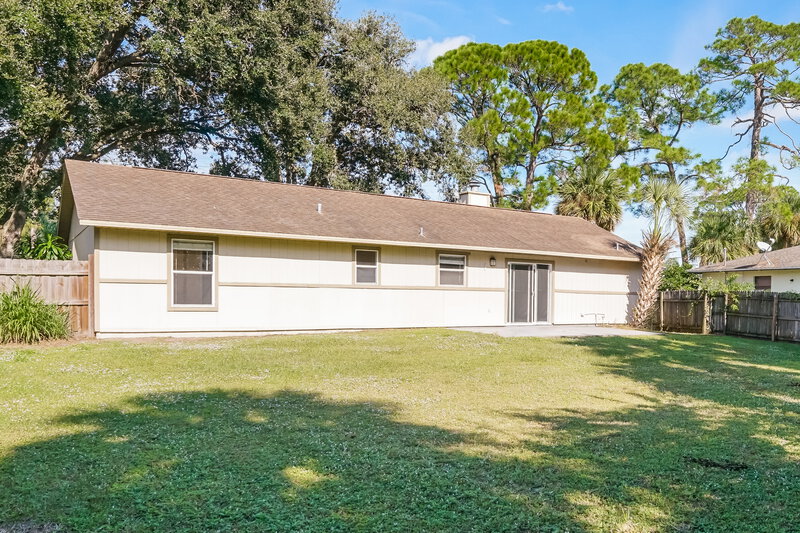 2,710/Mo, 6057 Balsam St Cocoa, FL 32927 Rear View 2