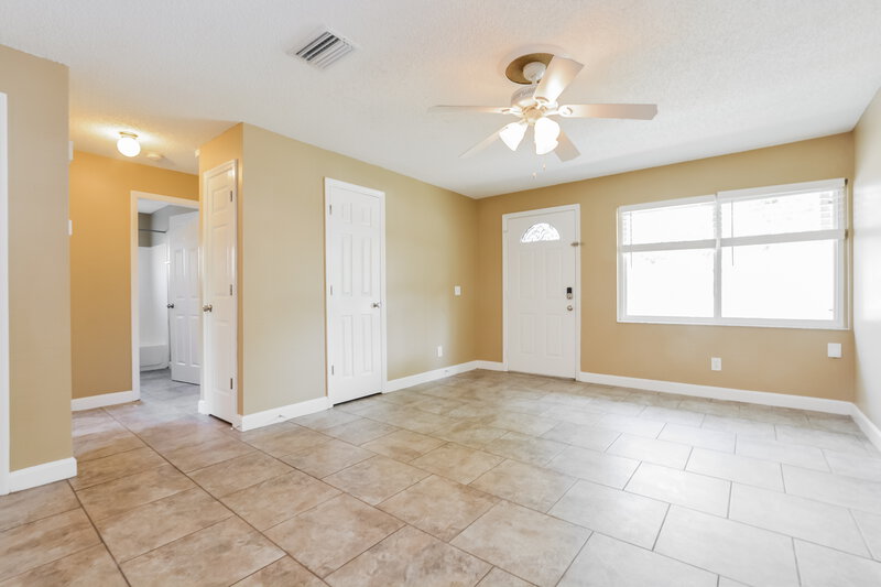 1,985/Mo, 1264 Croftwood Dr Melbourne, FL 32935 Living Room View 2