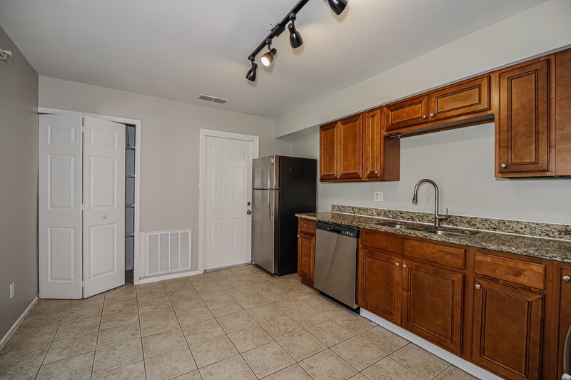 2,050/Mo, 6430 Greenwood Ave Cocoa, FL 32927 Kitchen View 2