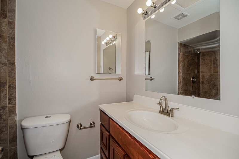 2,050/Mo, 6430 Greenwood Ave Cocoa, FL 32927 Main Bathroom View