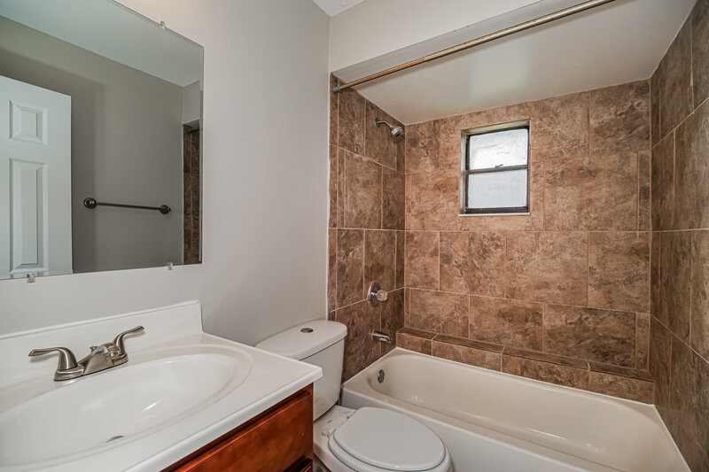 2,050/Mo, 6430 Greenwood Ave Cocoa, FL 32927 Bathroom View