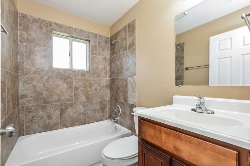 2,195/Mo, 4317 Alamosa St Cocoa, FL 32927 Main Bathroom View