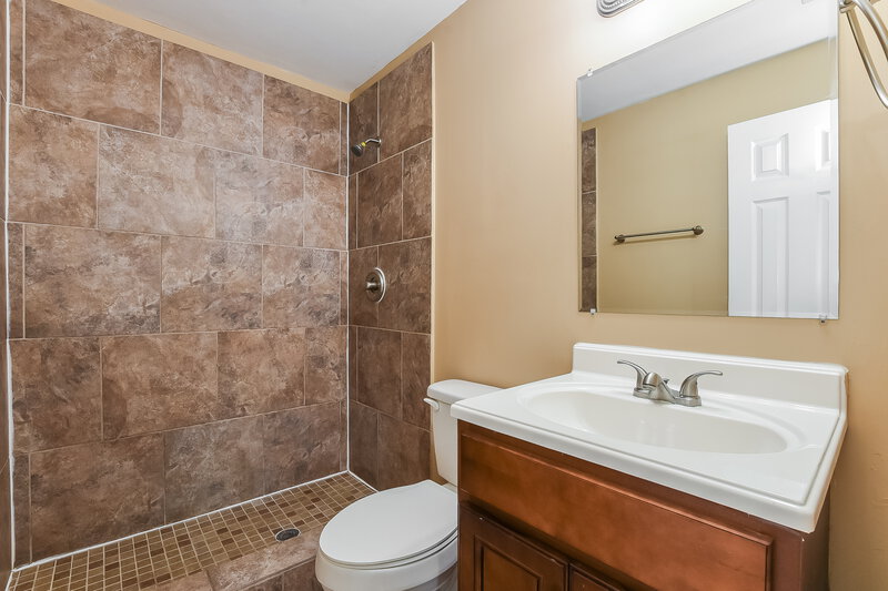 2,100/Mo, 4317 Alamosa St Cocoa, FL 32927 Bathroom View