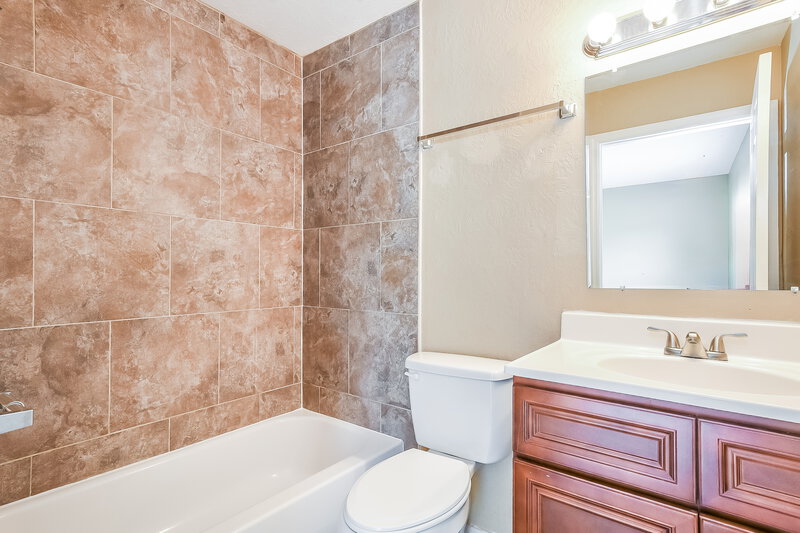 1,825/Mo, 3645 E Powder Horn Rd Titusville, FL 32796 Bathroom View