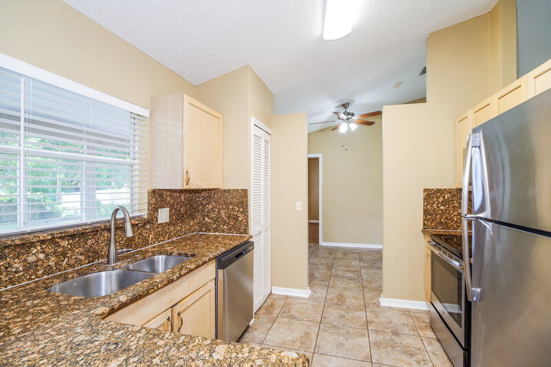 1,920/Mo, 415 Nogales Ave NE Palm Bay, FL 32907 Kitchen View 2