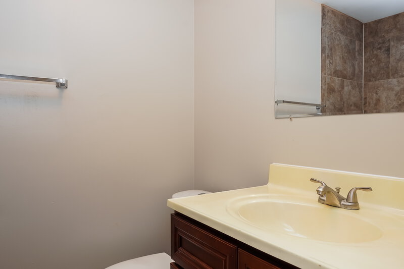 1,745/Mo, 1122 Beacon St NW Palm Bay, FL 32907 Bathroom View