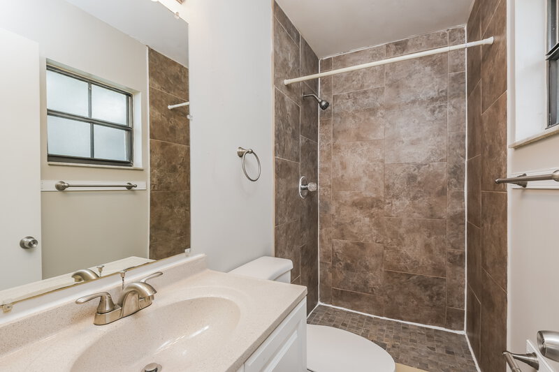 1,805/Mo, 6770 Belfast Ave Cocoa, FL 32927 Main Bathroom View