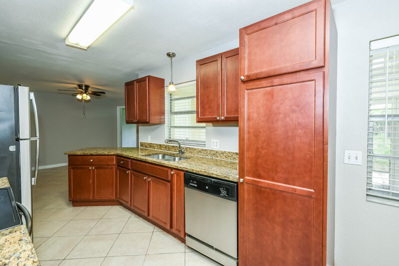 2,620/Mo, 631 Fernandina St NW Palm Bay, FL 32907 Kitchen View