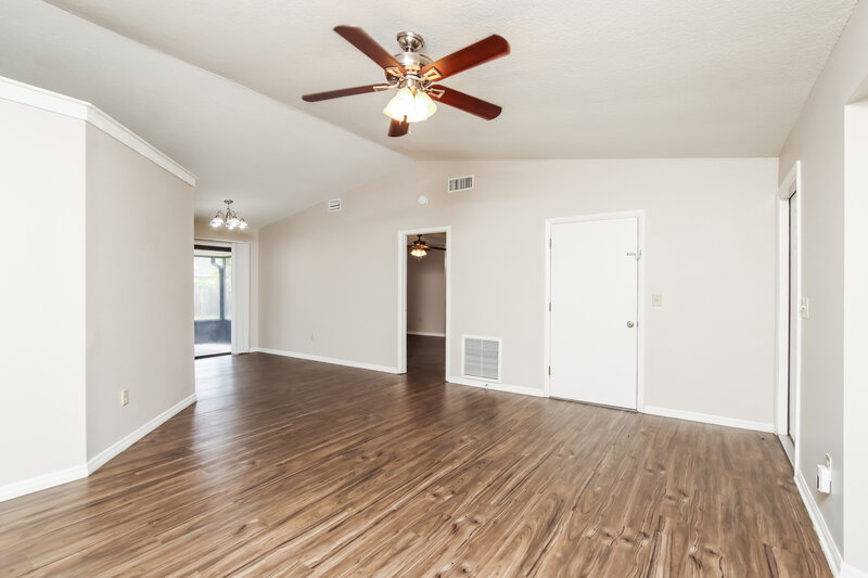 1,850/Mo, 833 Helm Ave NW Palm Bay, FL 32907 Living Room View 2