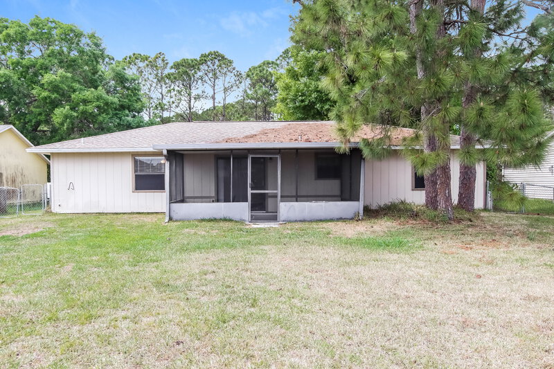 1,850/Mo, 833 Helm Ave NW Palm Bay, FL 32907 Rear View