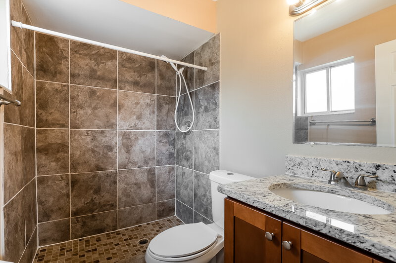 1,655/Mo, 1815 Fairlane Dr Titusville, FL 32780 Main Bathroom View