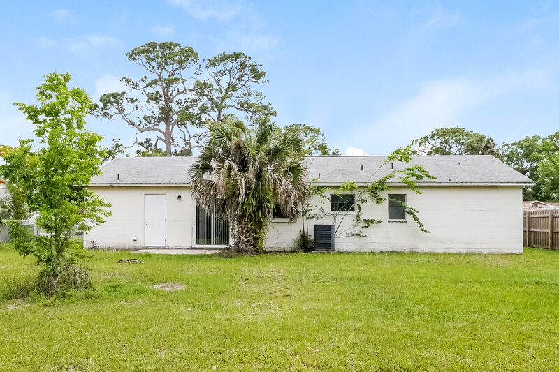 1,630/Mo, 1090 Wedgewood Ln Titusville, FL 32780 Rear View