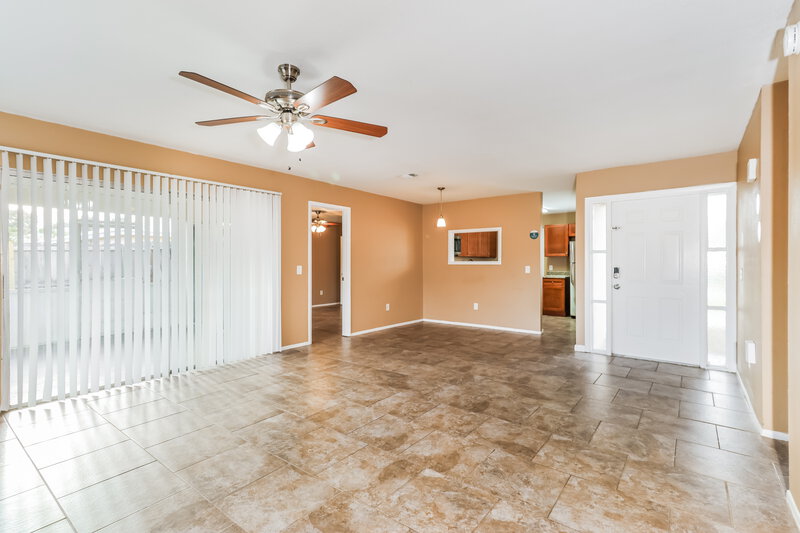 1,590/Mo, 495 Foam Ln NE Palm Bay, FL 32907 Living Room View 2