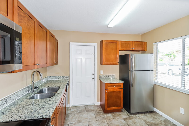 1,590/Mo, 495 Foam Ln NE Palm Bay, FL 32907 Kitchen View 2
