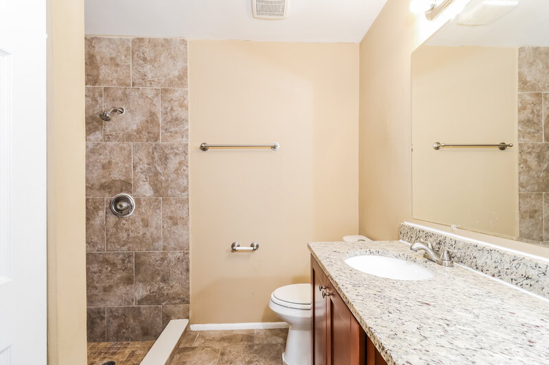 1,590/Mo, 495 Foam Ln NE Palm Bay, FL 32907 Main Bathroom View