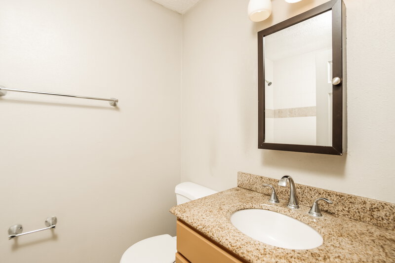 1,645/Mo, 413 Wayland Rd SW Palm Bay, FL 32908 Main Bathroom View