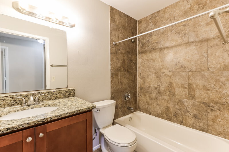 1,700/Mo, 958 Albion St NW Palm Bay, FL 32907 Main Bathroom View