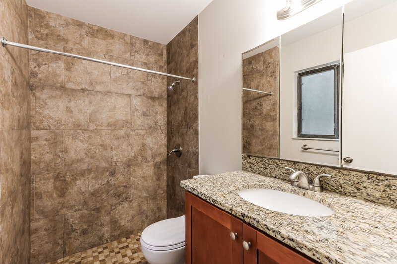 1,700/Mo, 958 Albion St NW Palm Bay, FL 32907 Bathroom View