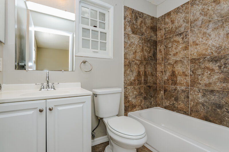 1,790/Mo, 1565 Quill Ct Titusville, FL 32796 Main Bathroom View
