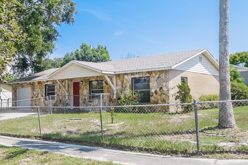 1,960/Mo, 845 S Lake Rd Titusville, FL 32796 Front View