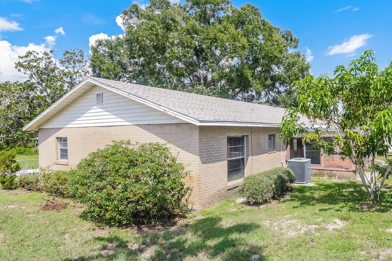 1,960/Mo, 845 S Lake Rd Titusville, FL 32796 Backyard View