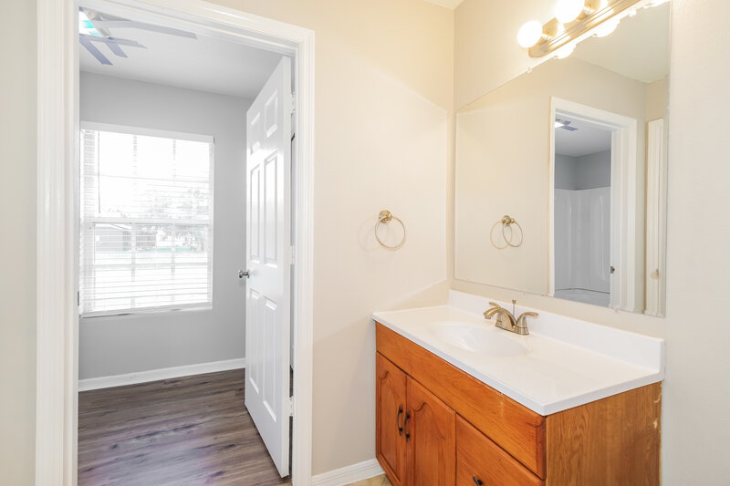 1,975/Mo, 1171 Harper Blvd SW Palm Bay, FL 32908 Main Bathroom View 2