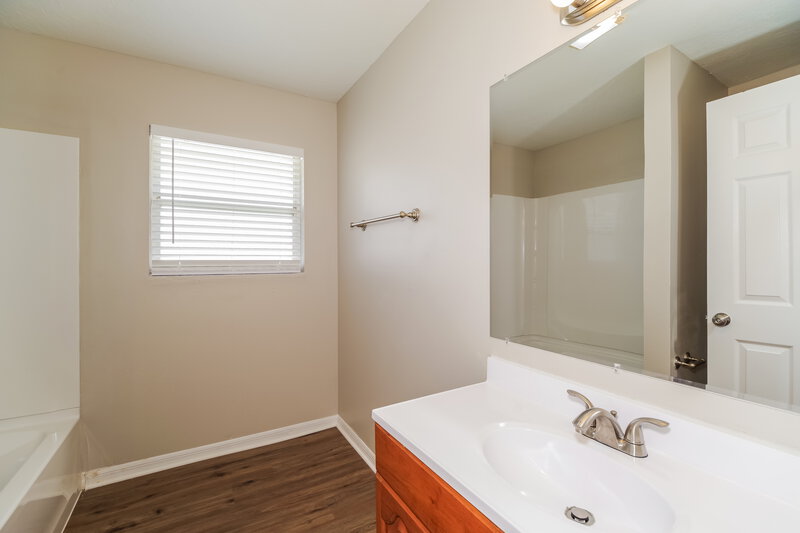 1,975/Mo, 1171 Harper Blvd SW Palm Bay, FL 32908 Bathroom View