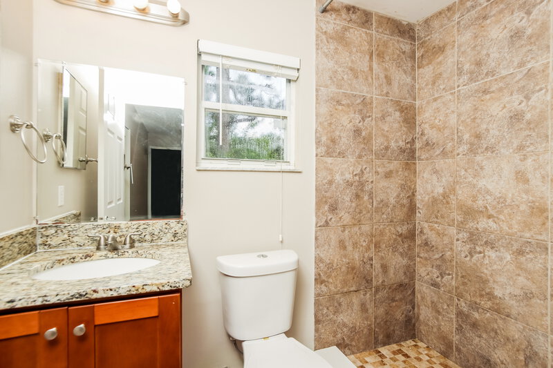 1,650/Mo, 1374 San Filippo Dr SE Palm Bay, FL 32909 Main Bathroom View