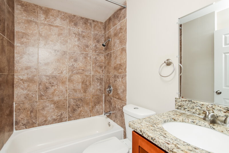 1,650/Mo, 1374 San Filippo Dr SE Palm Bay, FL 32909 Bathroom View