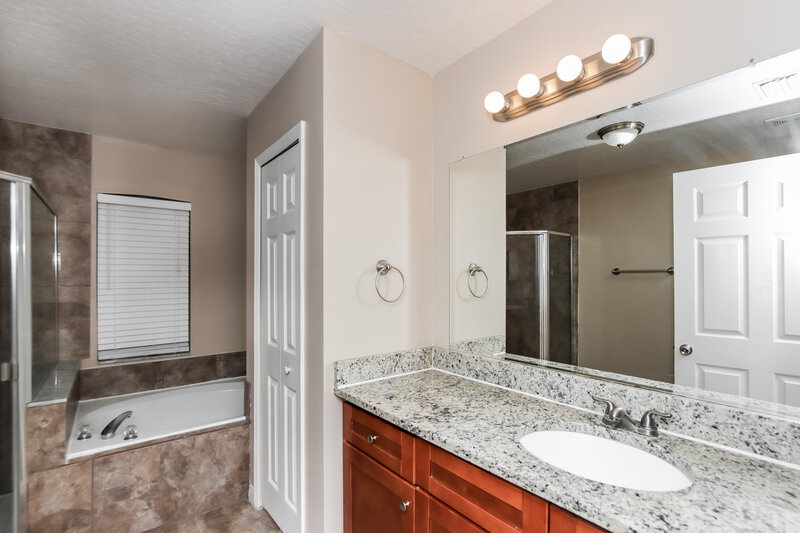 1,965/Mo, 2150 Sapelo Ave SE Palm Bay, FL 32909 Main Bathroom View