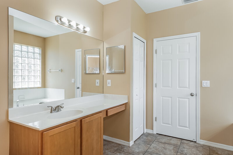 1,990/Mo, 652 Cressa Circle Cocoa, FL 32926 Main Bathroom View