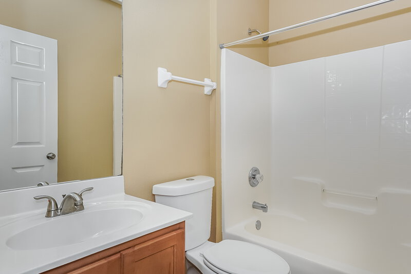 1,990/Mo, 652 Cressa Circle Cocoa, FL 32926 Bathroom View