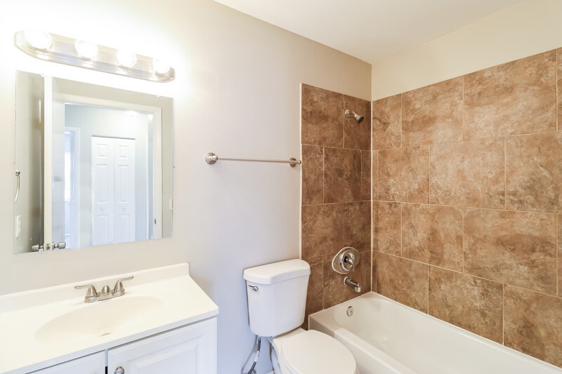 1,675/Mo, 1020 Pope St NW Palm Bay, FL 32907 Main Bathroom View