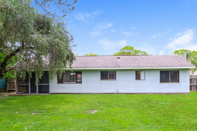 1,675/Mo, 1020 Pope St NW Palm Bay, FL 32907 Rear View