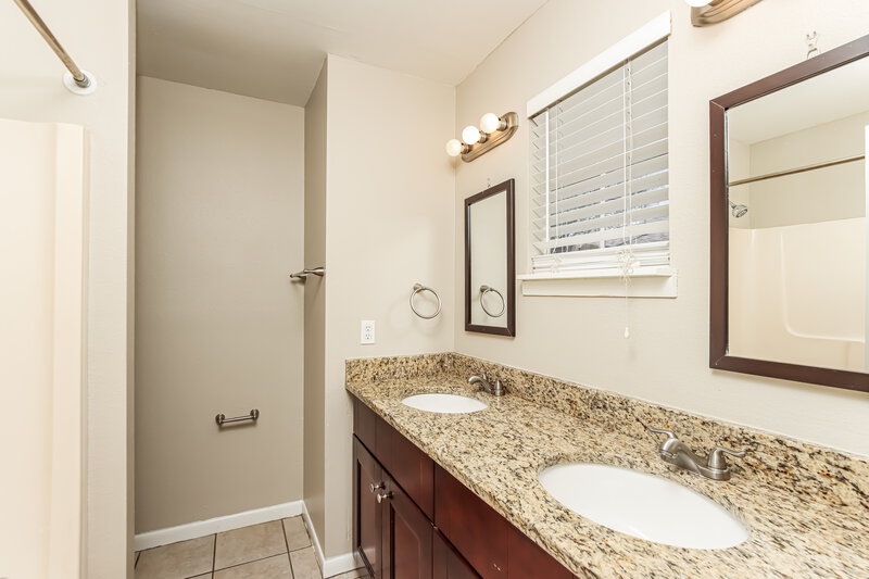 2,250/Mo, 1097 Woodsmere Pkwy Rockledge, FL 32955 Main Bathroom View