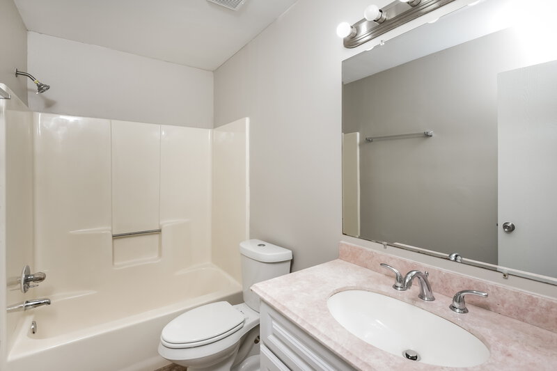 1,825/Mo, 2194 Fallon Blvd NE Palm Bay, FL 32907 Bathroom View