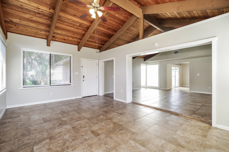 2,145/Mo, 225 Bayhead Dr Melbourne, FL 32940 Family Room View 2