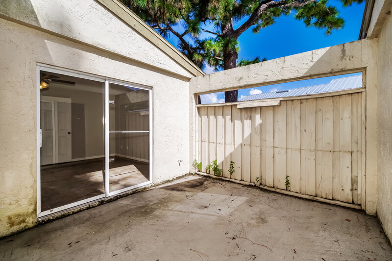 2,145/Mo, 225 Bayhead Dr Melbourne, FL 32940 Patio View