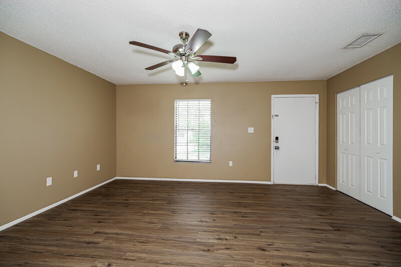 1,630/Mo, 431 Veronica Ave NE Palm Bay, FL 32907 Living Room View